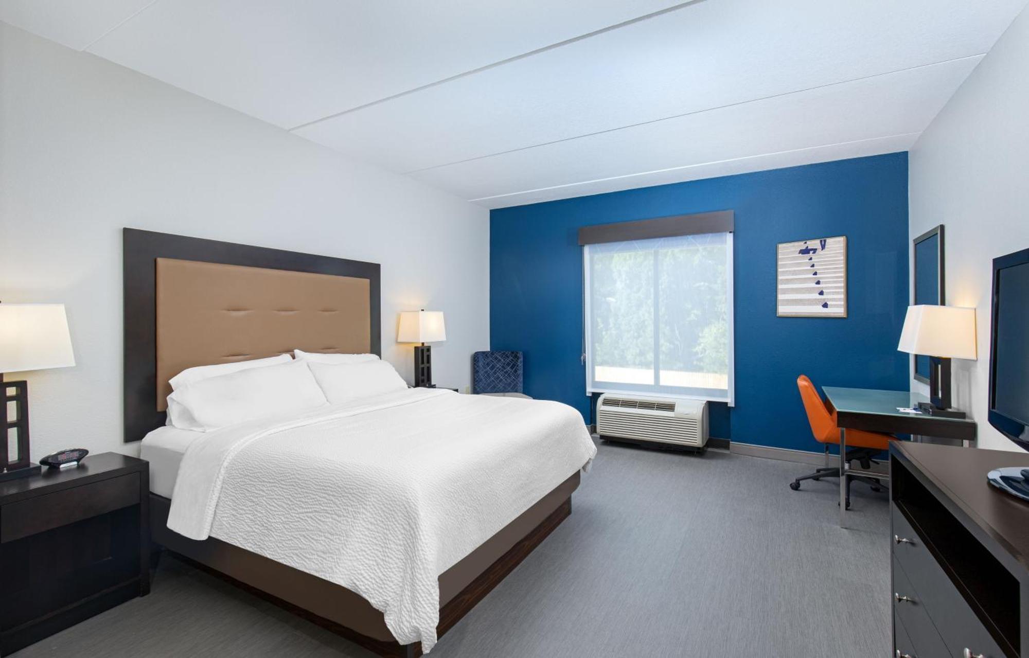 Holiday Inn Express & Suites - Cleveland Northwest By Ihg Exterior photo