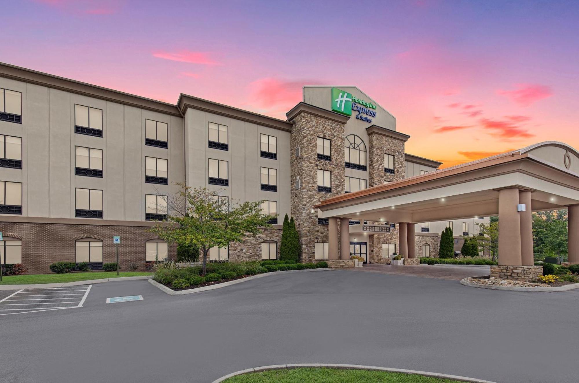 Holiday Inn Express & Suites - Cleveland Northwest, An Ihg Hotel Exterior photo