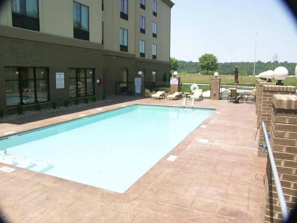 Holiday Inn Express & Suites - Cleveland Northwest By Ihg Exterior photo